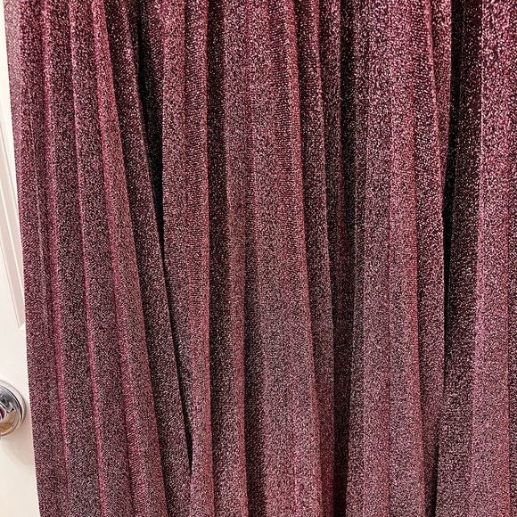 Chelsea 28 Shimmery Pink Pleated Sparkle Skirt in Size Small - Picture 6 of 10